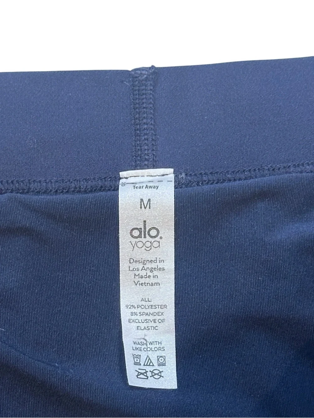 Alo Yoga Varsity Pleated Mid Rise Mini Tennis Skirt in Navy Blue Women’s Medium
